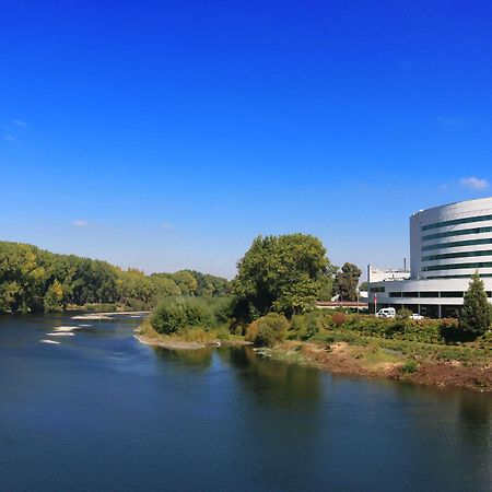 Sonesta Hotel Osorno Exterior foto The river at the University of Maine at Augusta