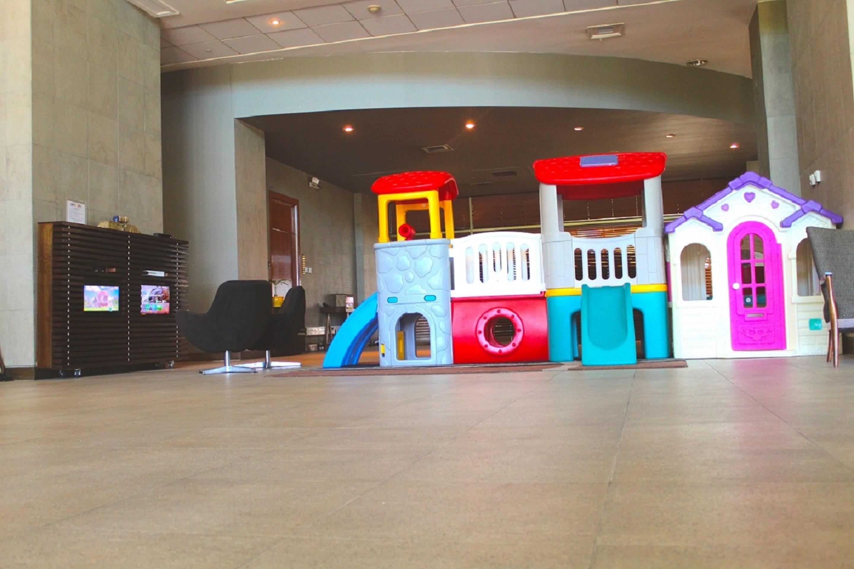 Sonesta Hotel Osorno Exterior foto A children's play area at a shopping mall in Malaysia