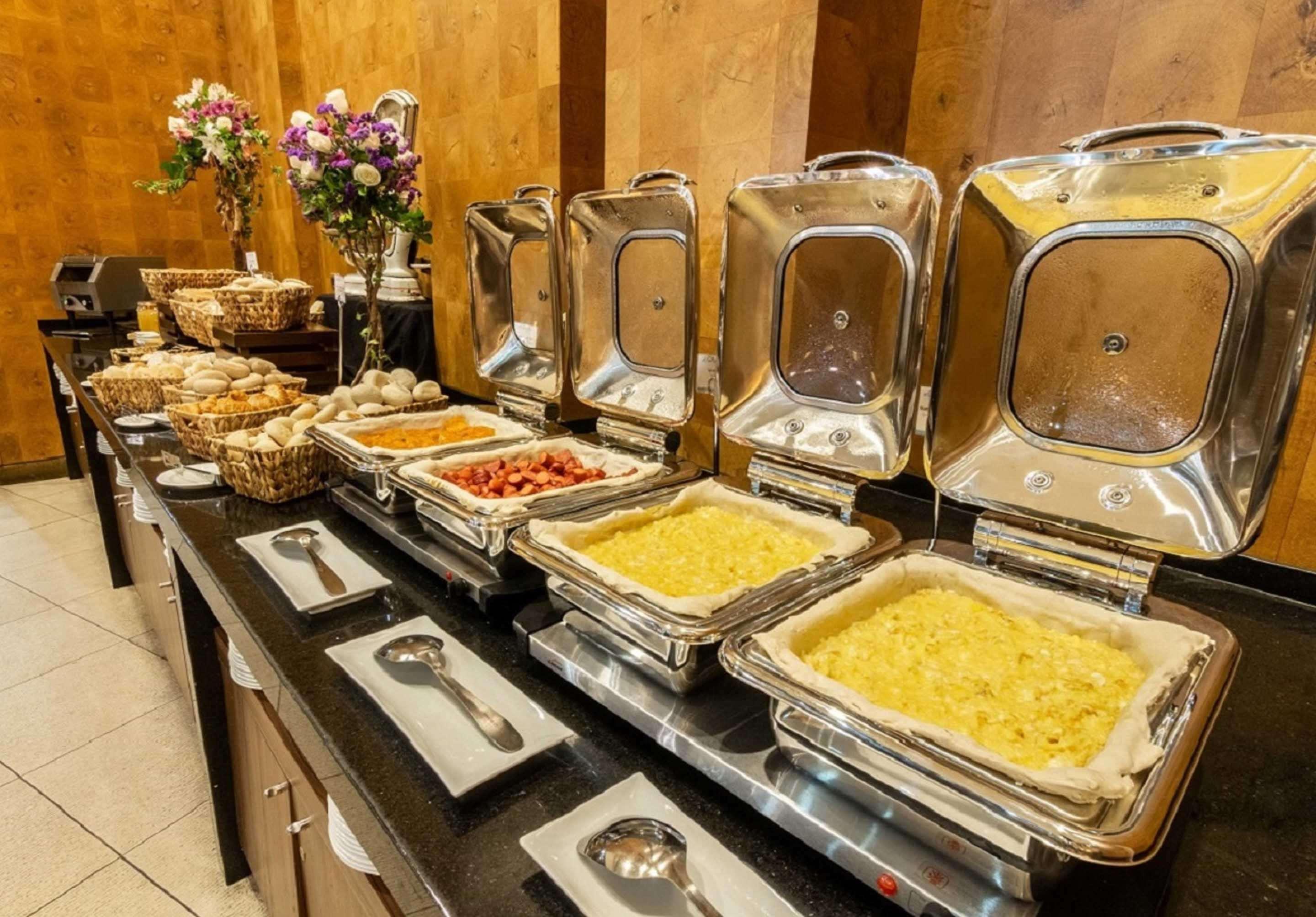 Sonesta Hotel Osorno Exterior foto A chafing dish buffet