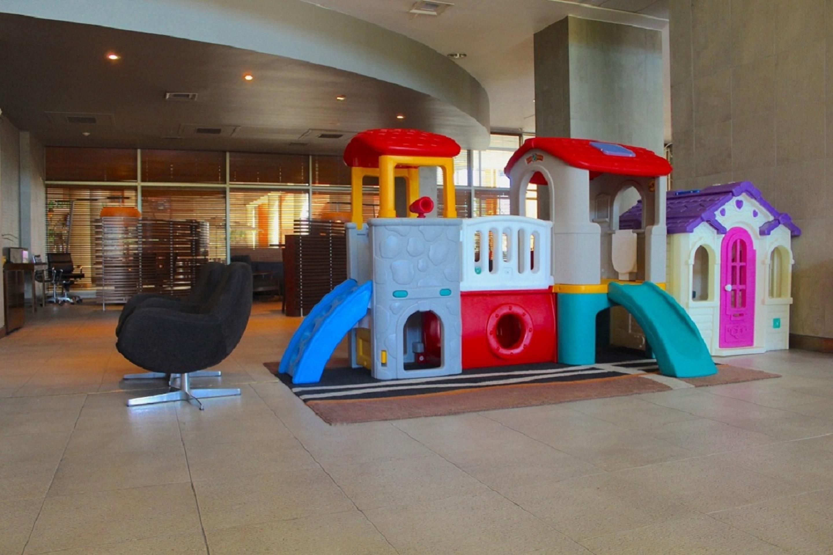 Sonesta Hotel Osorno Exterior foto A children's play area at a hotel