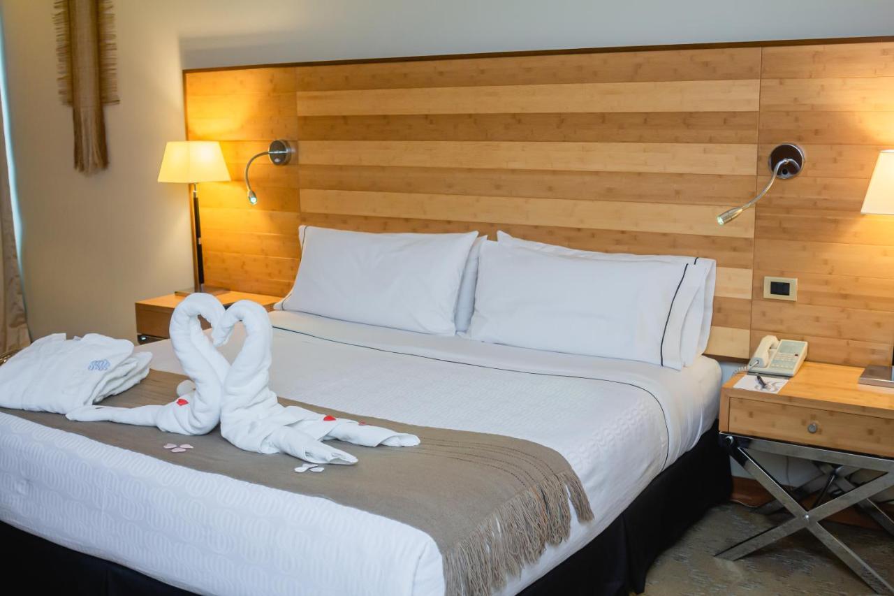 Sonesta Hotel Osorno Exterior foto A bed with a towel swan