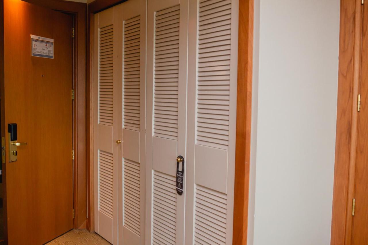 Sonesta Hotel Osorno Exterior foto A set of louvered doors